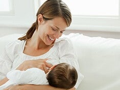 Sữa công thức bổ sung 2′fucosyllactose và Lacto-N-neotetraose hỗ trợ sự tăng trưởng phù hợp theo tuổi và giảm bệnh suất (news)