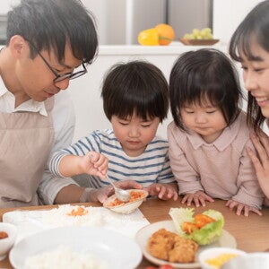 YẾU-TỐ-HỖ-TRỢ-LAO-ĐỘNG-&-TRẺ-DỄ-NUÔI-