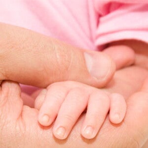 Thử nghiệm lâm sàng ngẫu nhiên có nhóm chứng ủng hộ việc bổ sung vitamin D hàng tháng cho mẹ (news)