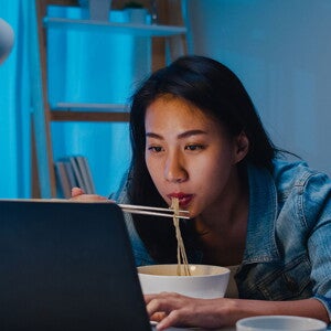 Ăn muộn có liên quan đến việc tăng chỉ số khối cơ thể (BMI) (news)