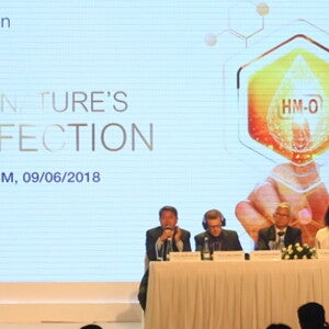 Hiểu biết về Oligosaccharides trong sữa mẹ (HMOs) và vai trò đối với sức khoẻ trẻ nhỏ (Thảo luận) (videos)