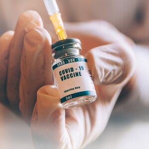 PHỤ NỮ CHO CON BÚ CÓ NÊN TIÊM VẮC-XIN COVID-19 KHÔNG? (news)