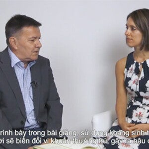 NNIW88: Dùng kháng sinh sớm trong cuộc đời sẽ biến đổi sự hình thành khuẩn đường ruột và dẫn đến béo phì - Meghan Azad (videos)